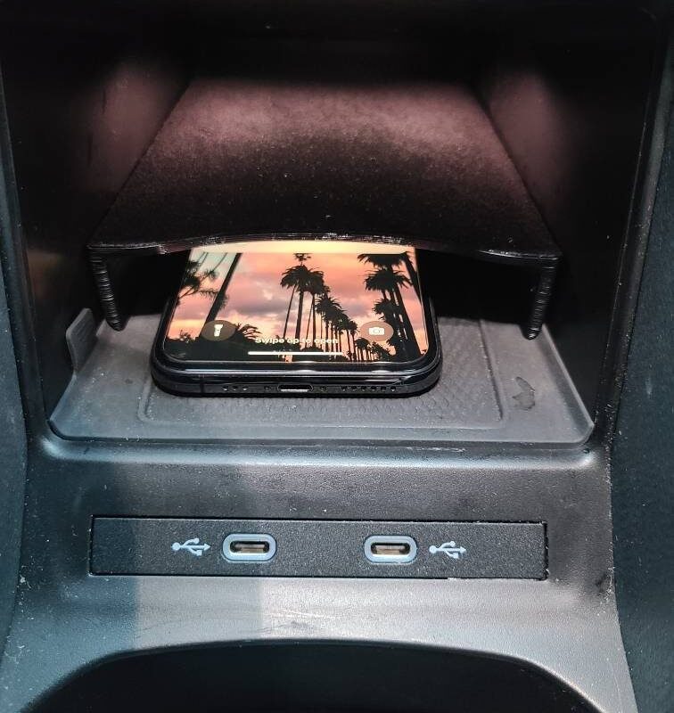 Susima Wireless Charger Compartment Shelf for VW ID.4 & ID.5 – 3D Printed Dual Phone Holder